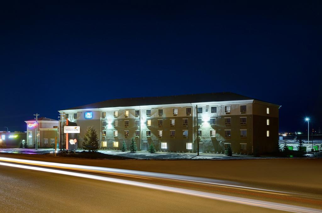 Pomeroy Inn And Suites Vermilion Exterior photo