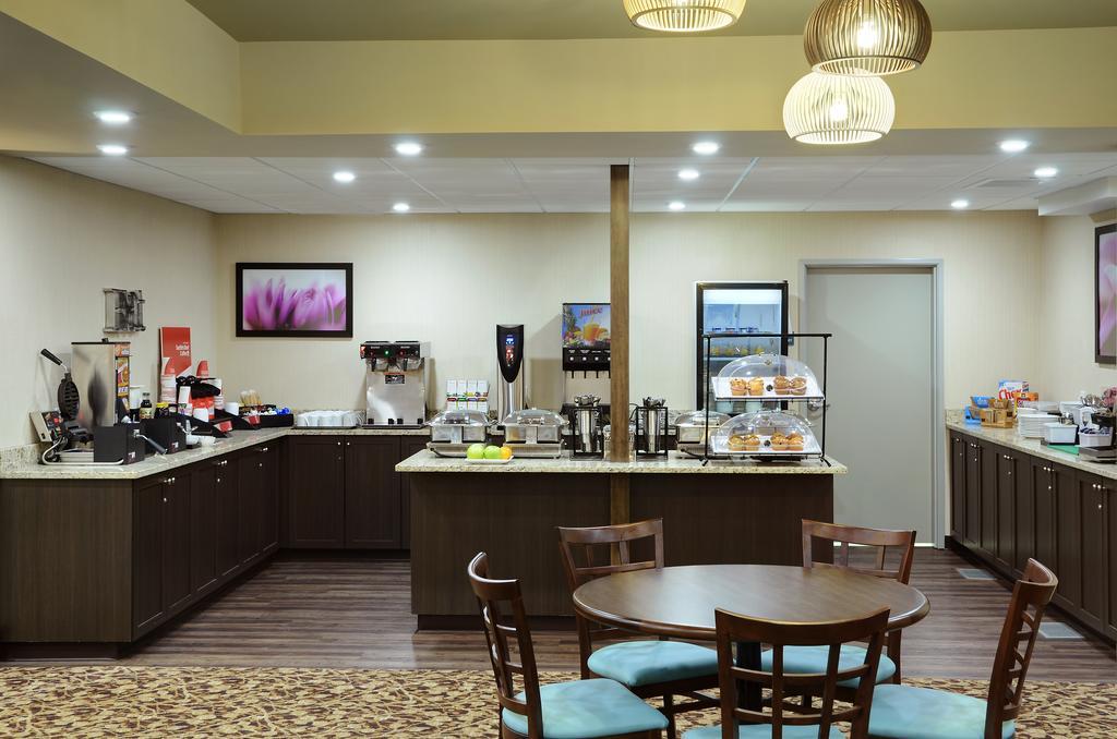 Pomeroy Inn And Suites Vermilion Exterior photo